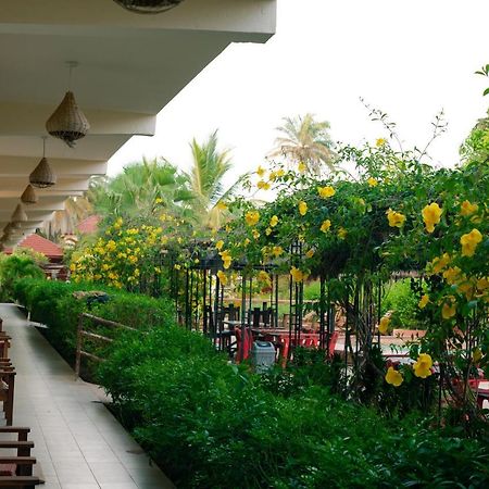 Bamboo Garden Hotel Serrekunda Esterno foto