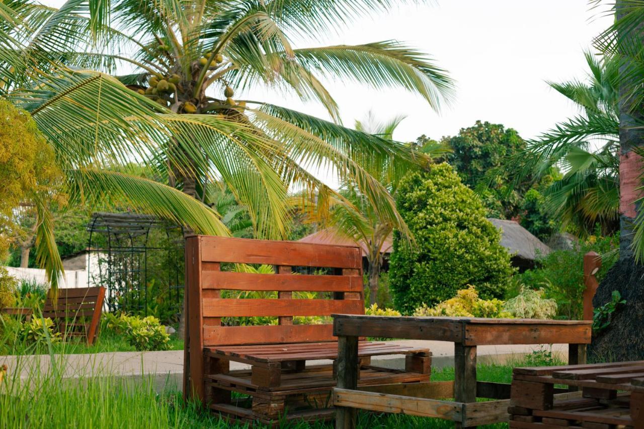 Bamboo Garden Hotel Serrekunda Esterno foto