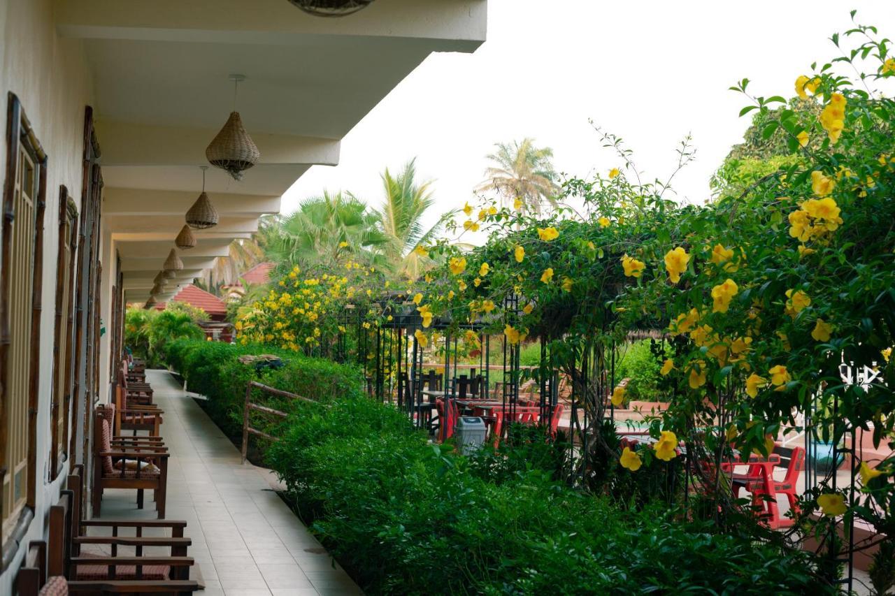 Bamboo Garden Hotel Serrekunda Esterno foto