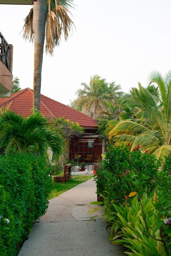 Bamboo Garden Hotel Serrekunda Esterno foto