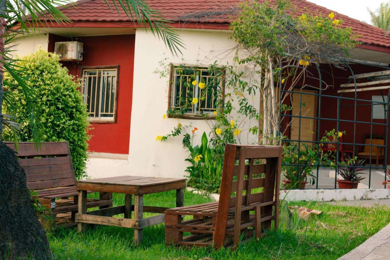 Bamboo Garden Hotel Serrekunda Esterno foto